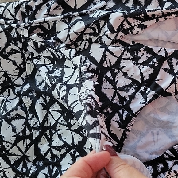 Swimsuit - Picture 2 of 8